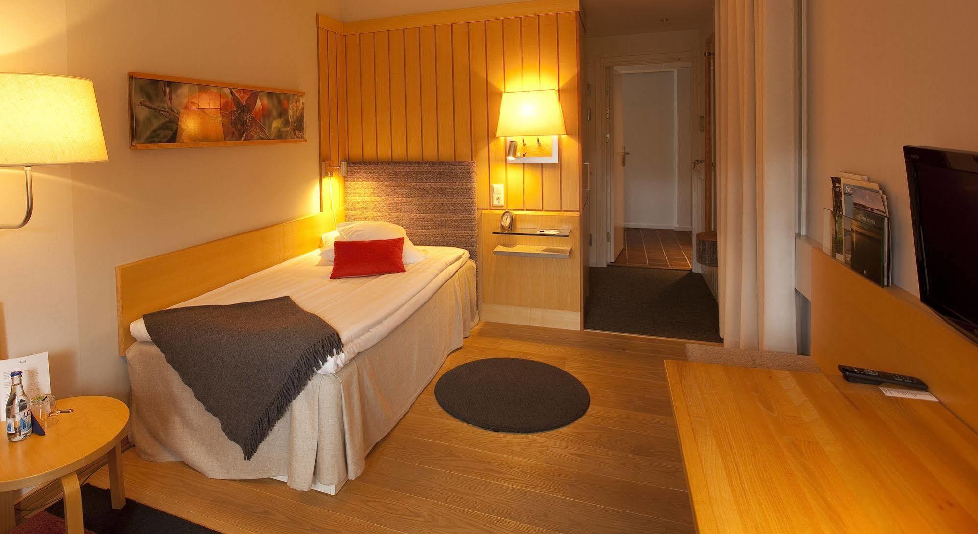 Djuroenaeset Hotell & Konferens Djurhamn Екстер'єр фото