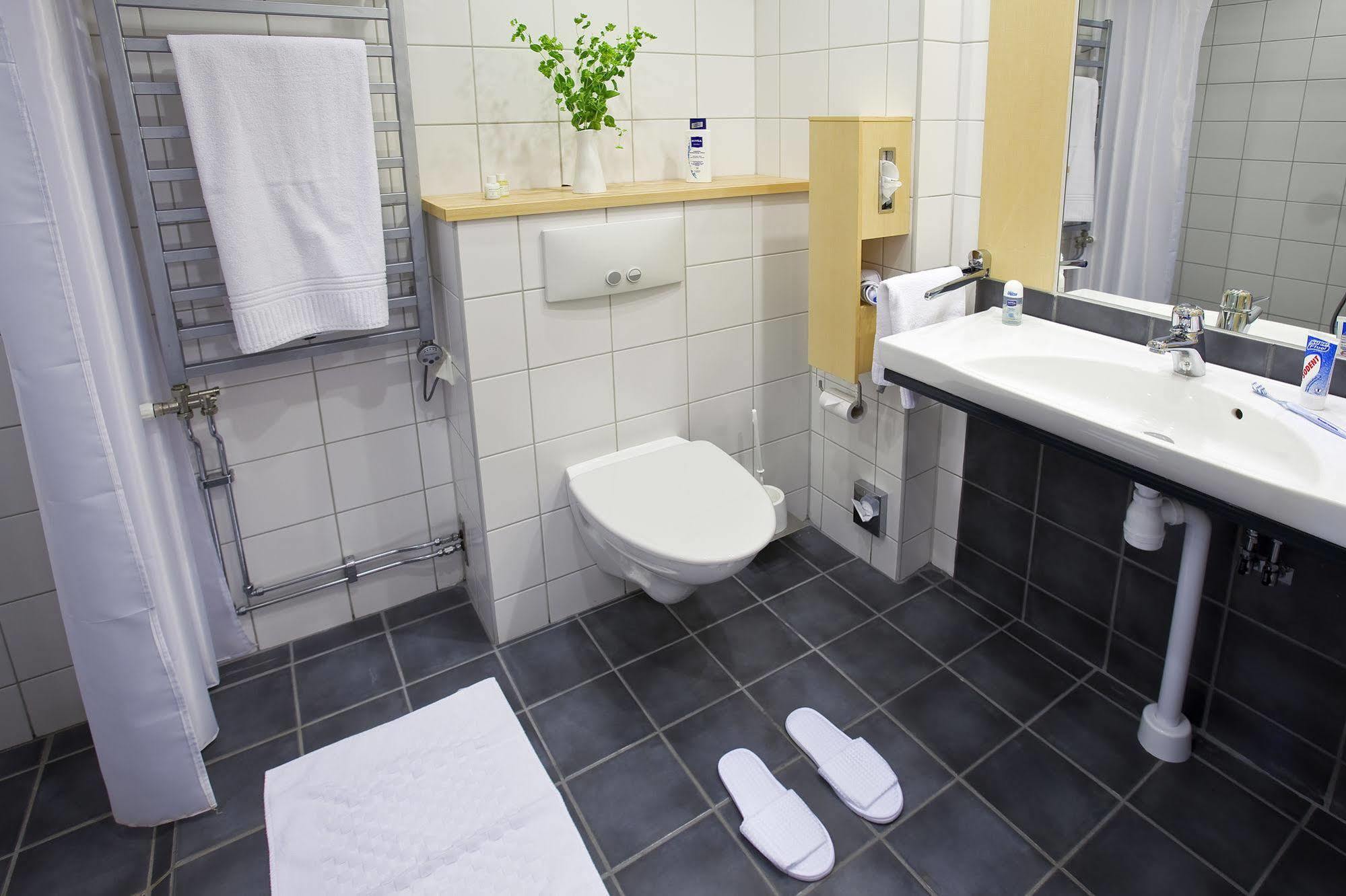Djuroenaeset Hotell & Konferens Djurhamn Екстер'єр фото